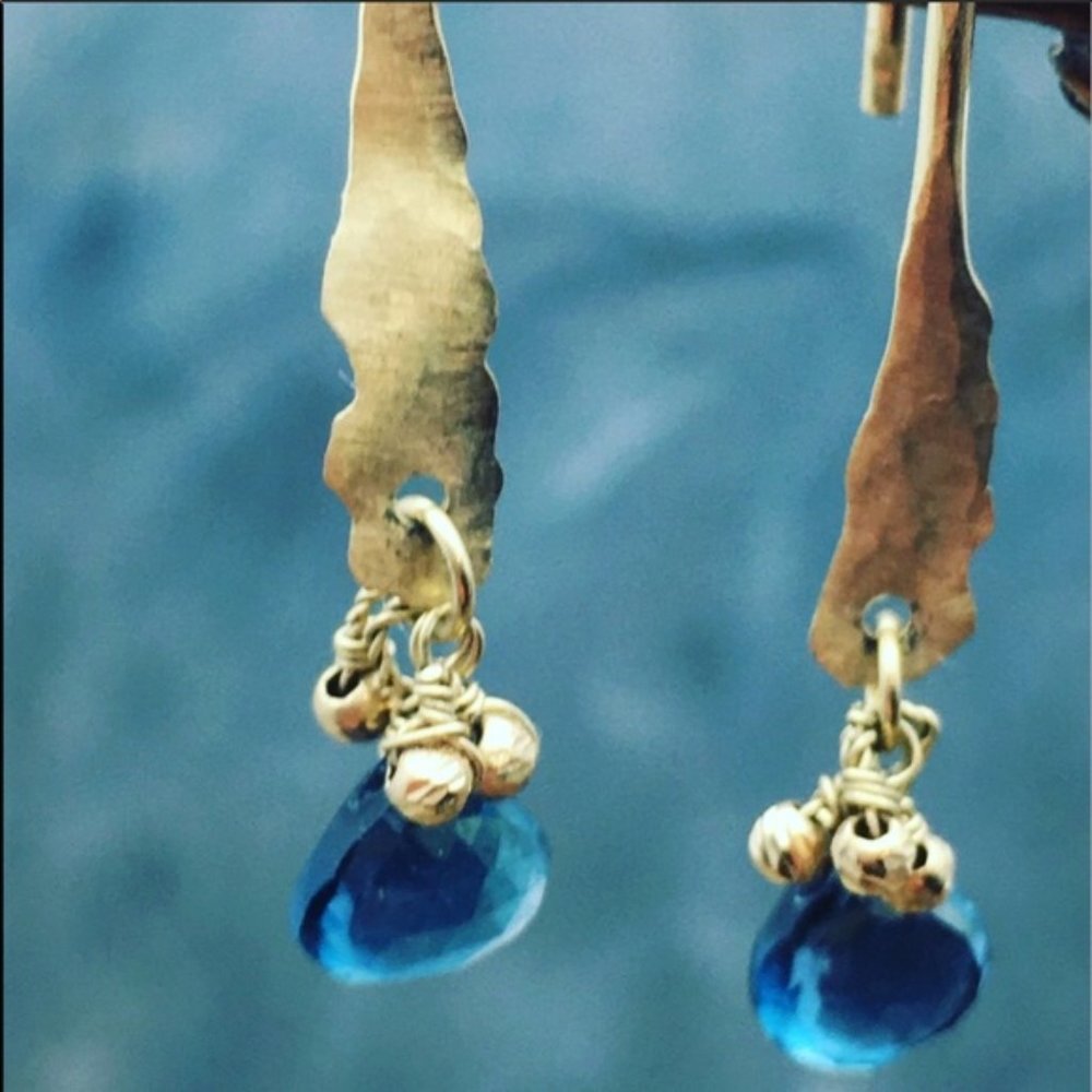 Handmade 18 karat gold & Blue Topaz earrings - Picture 4 of 7